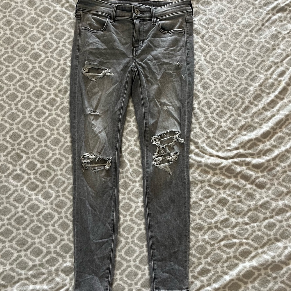 Women’s American Eagle Outfitters Gray Skinny Ripped Jeans (Size 2 Short)